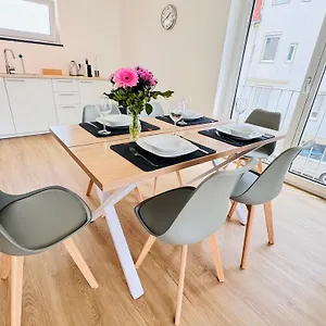  Apartment Modern-neu-nespresso-balkon-parkplatz